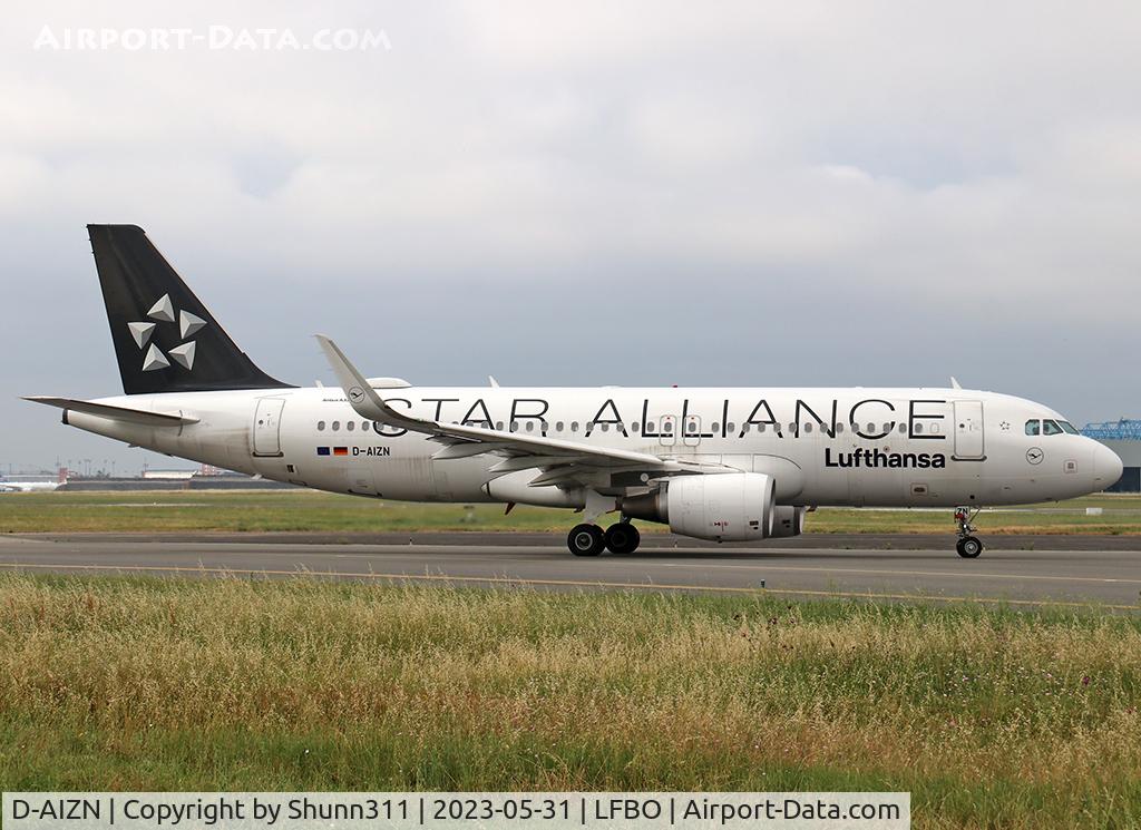 D-AIZN, 2012 Airbus A320-214 C/N 5425, Taxiing holding point rwy 14L for departure... Star Alliance c/s