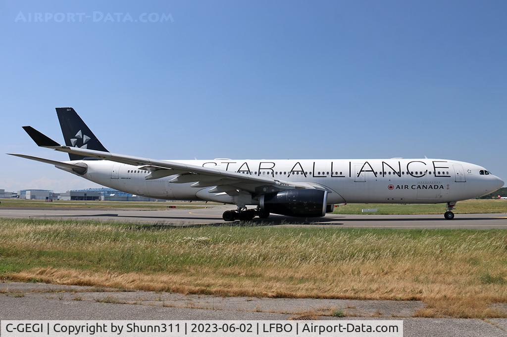 C-GEGI, 2009 Airbus A330-343 C/N 1012, Taxiing holding point rwy 14L for departure in Star Alliance c/s...