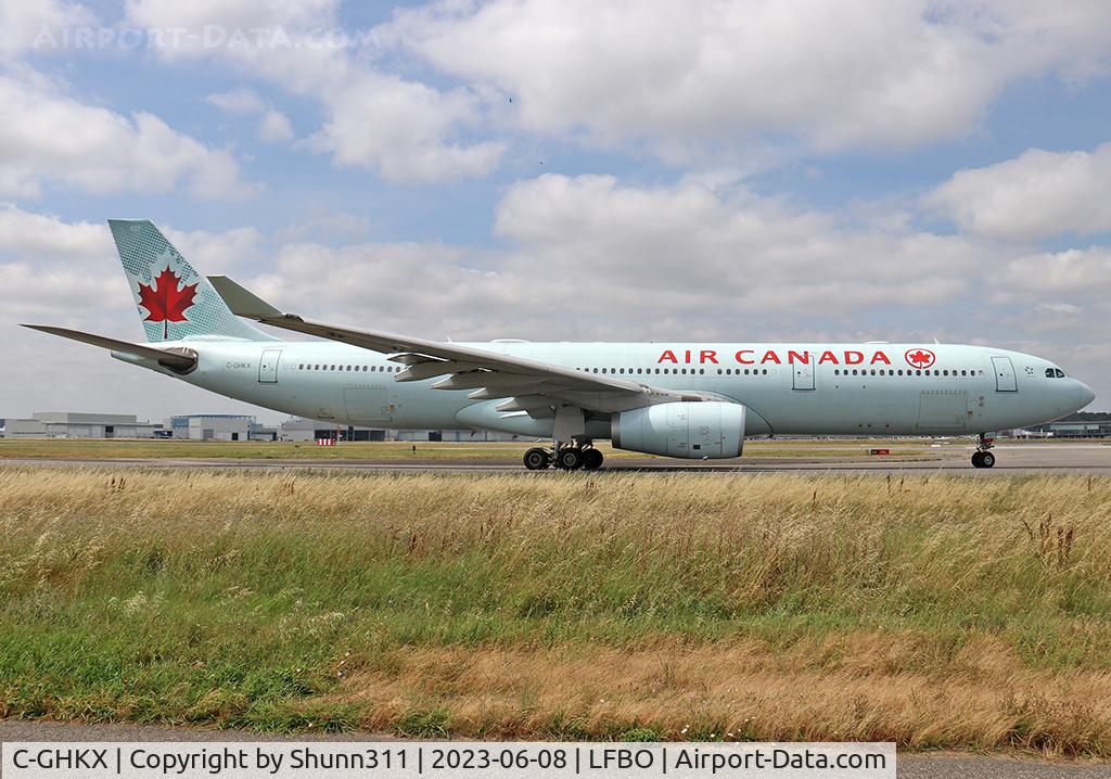 C-GHKX, 2001 Airbus A330-343 C/N 0412, Taxiing holding point rwy 14L for departure... Old c/s