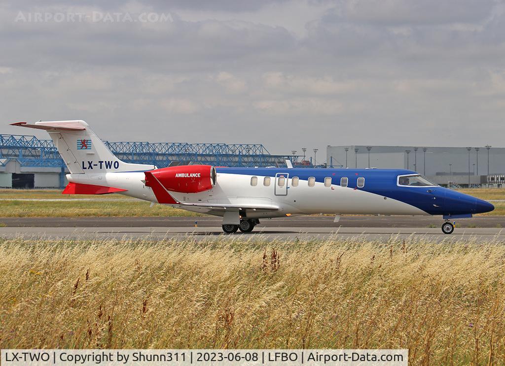 LX-TWO, Mitsubishi MU-2B-60 Marquise C/N 1515SA, Taxiing holding point rwy 14L for departure...