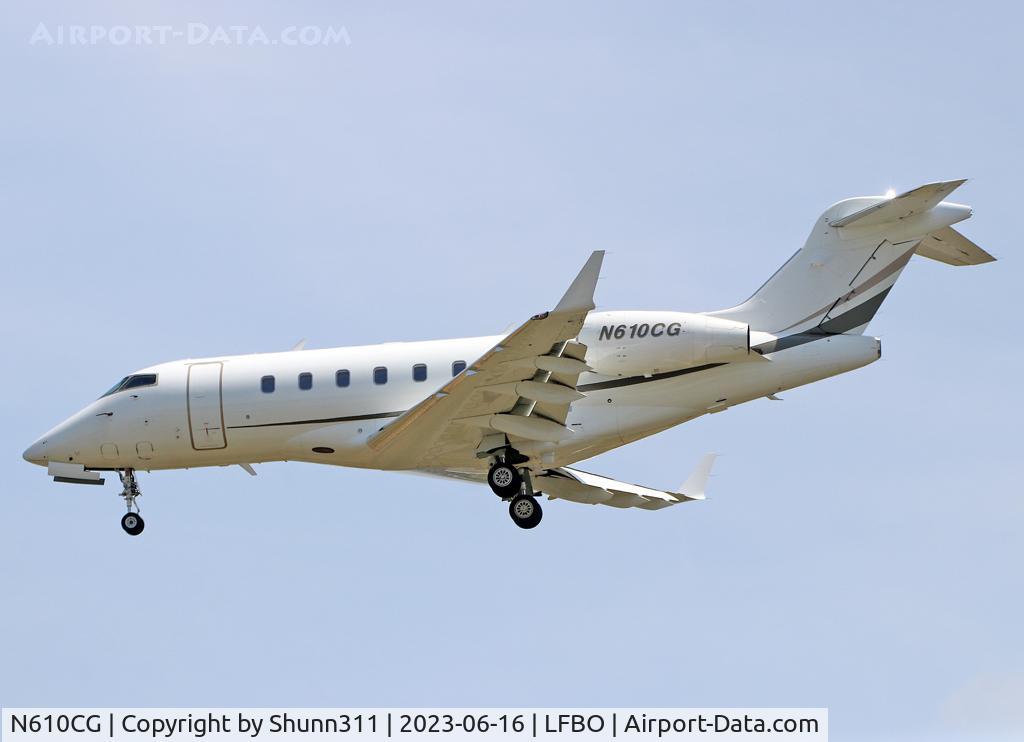 N610CG, Bombardier Challenger 300 (BD-100-1A10) C/N 20241, Landing rwy 32L