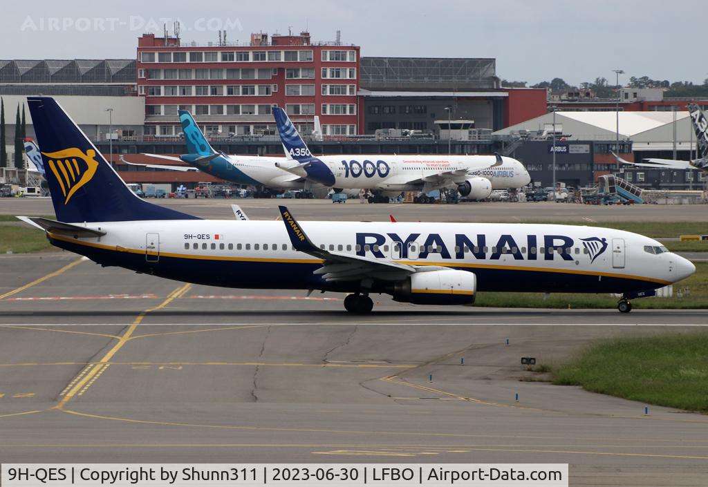 9H-QES, 2005 Boeing 737-8AS(WL) C/N 33823, Ready for take off rwy 32R