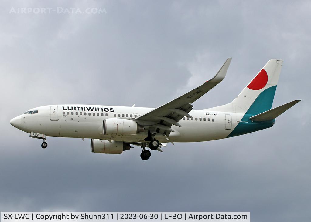 SX-LWC, 2003 Boeing 737-7K2 C/N 30659, Landing rwy 32L... Leased by Tunisair...