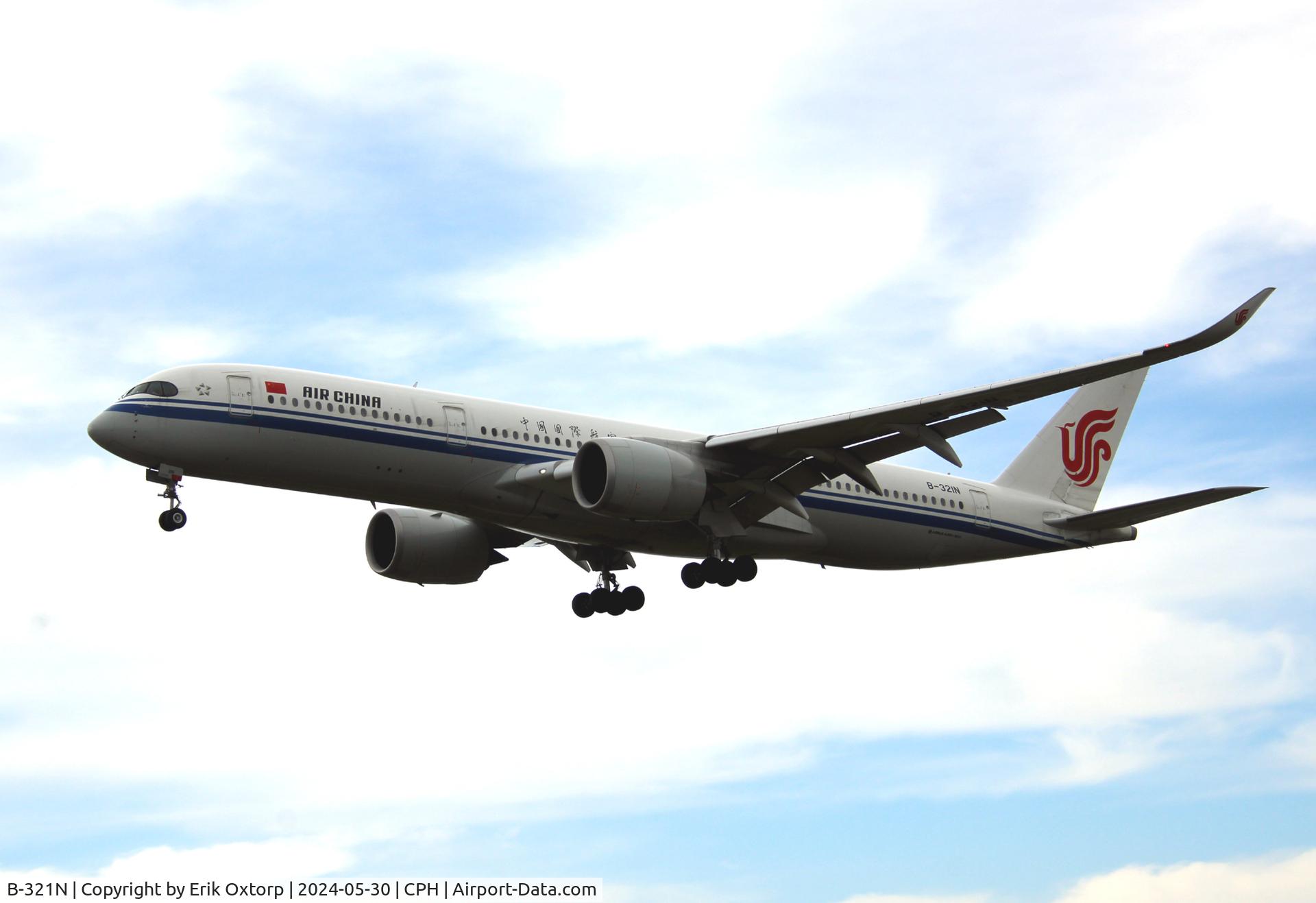 B-321N, 2020 Airbus A350-941 C/N 458, B-321N landing rw 22L