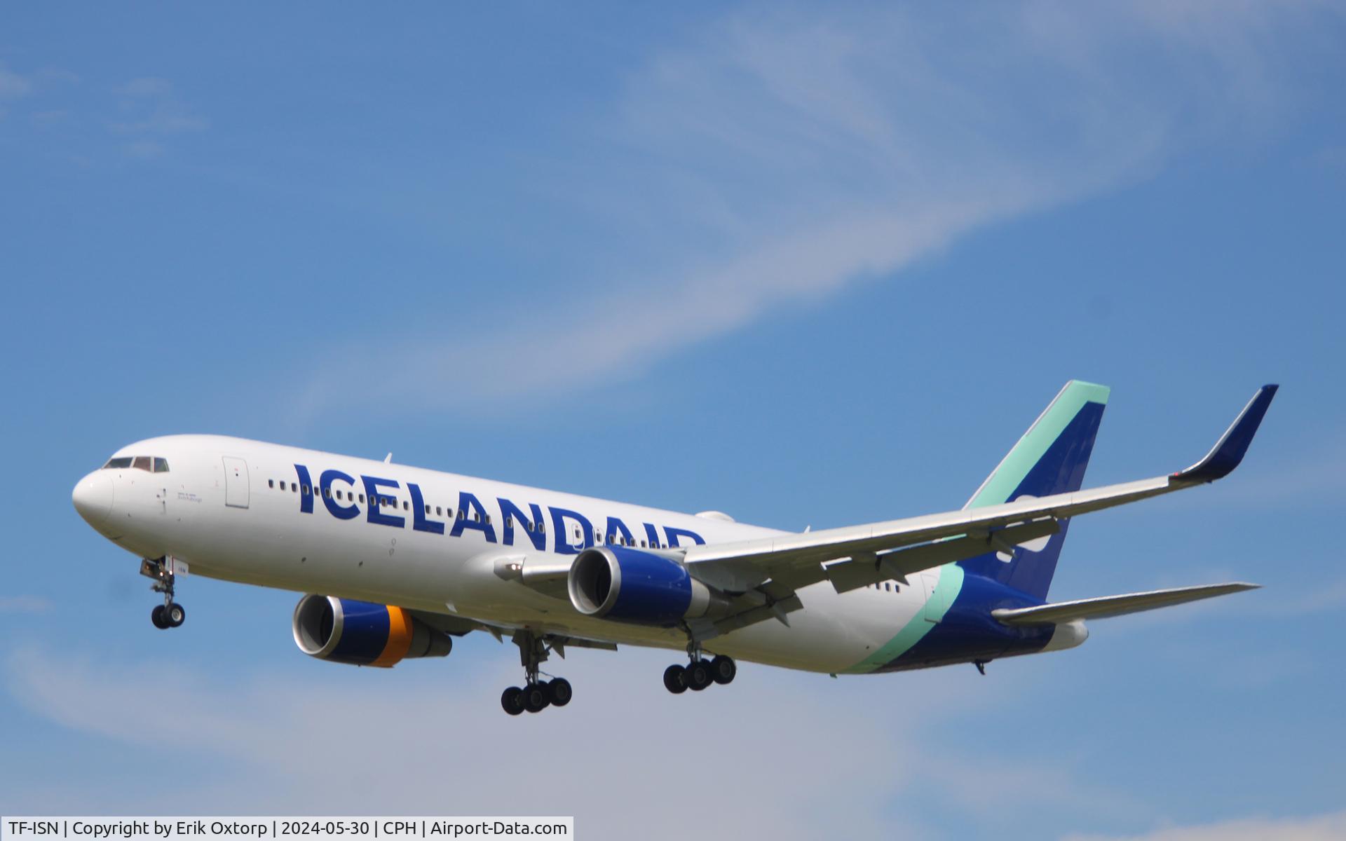 TF-ISN, 2000 Boeing 767-319 C/N 30586, TF-ISN in new c/s landing rw 22L