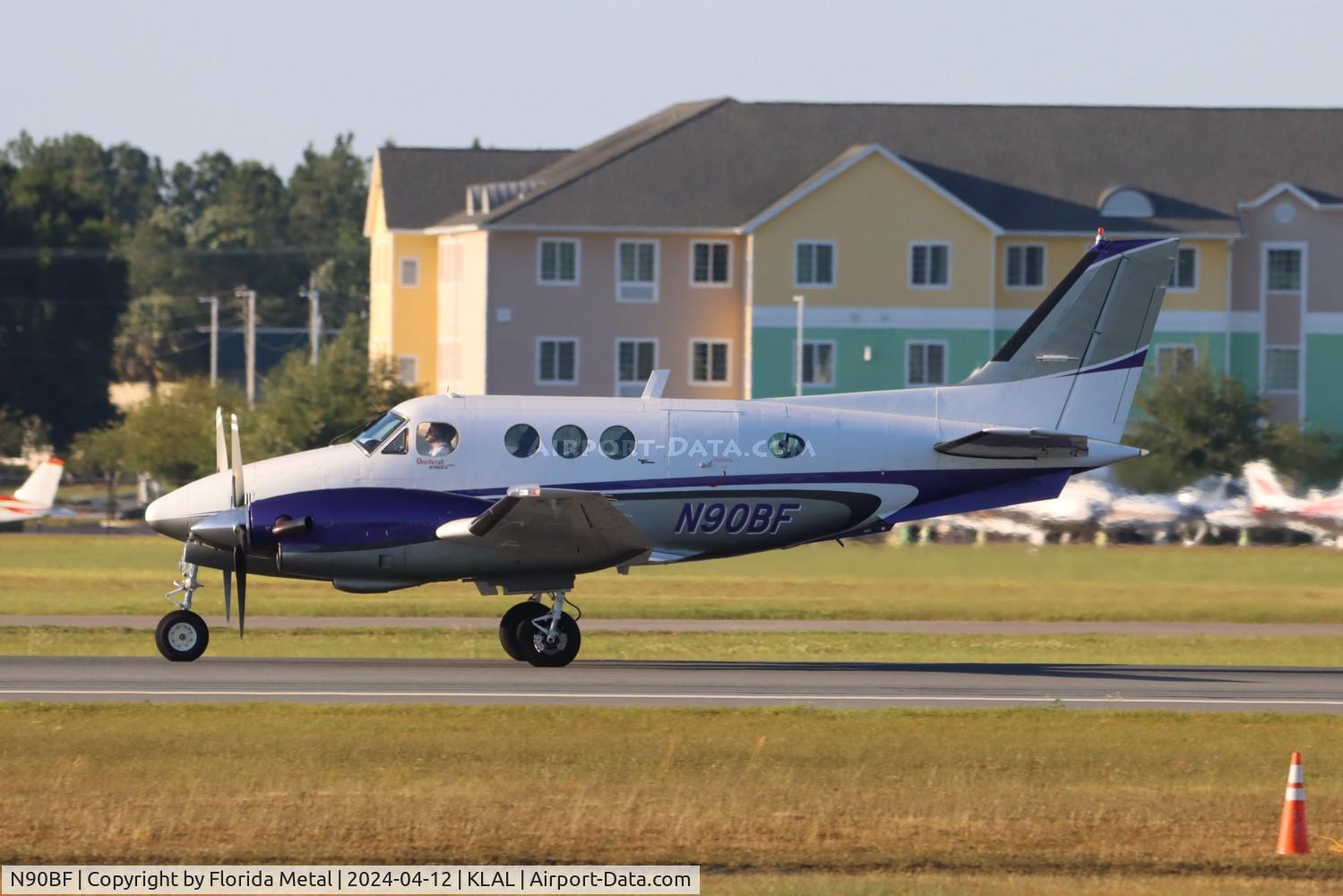 N90BF, 1974 Beech E-90 King Air C/N LW-124, King Air E90 zx