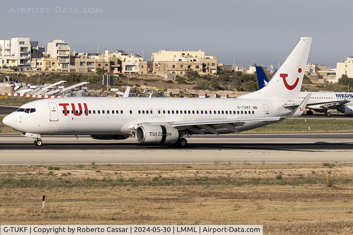 G-TUKF, 2006 Boeing 737-8AS C/N 33605, Runway 31