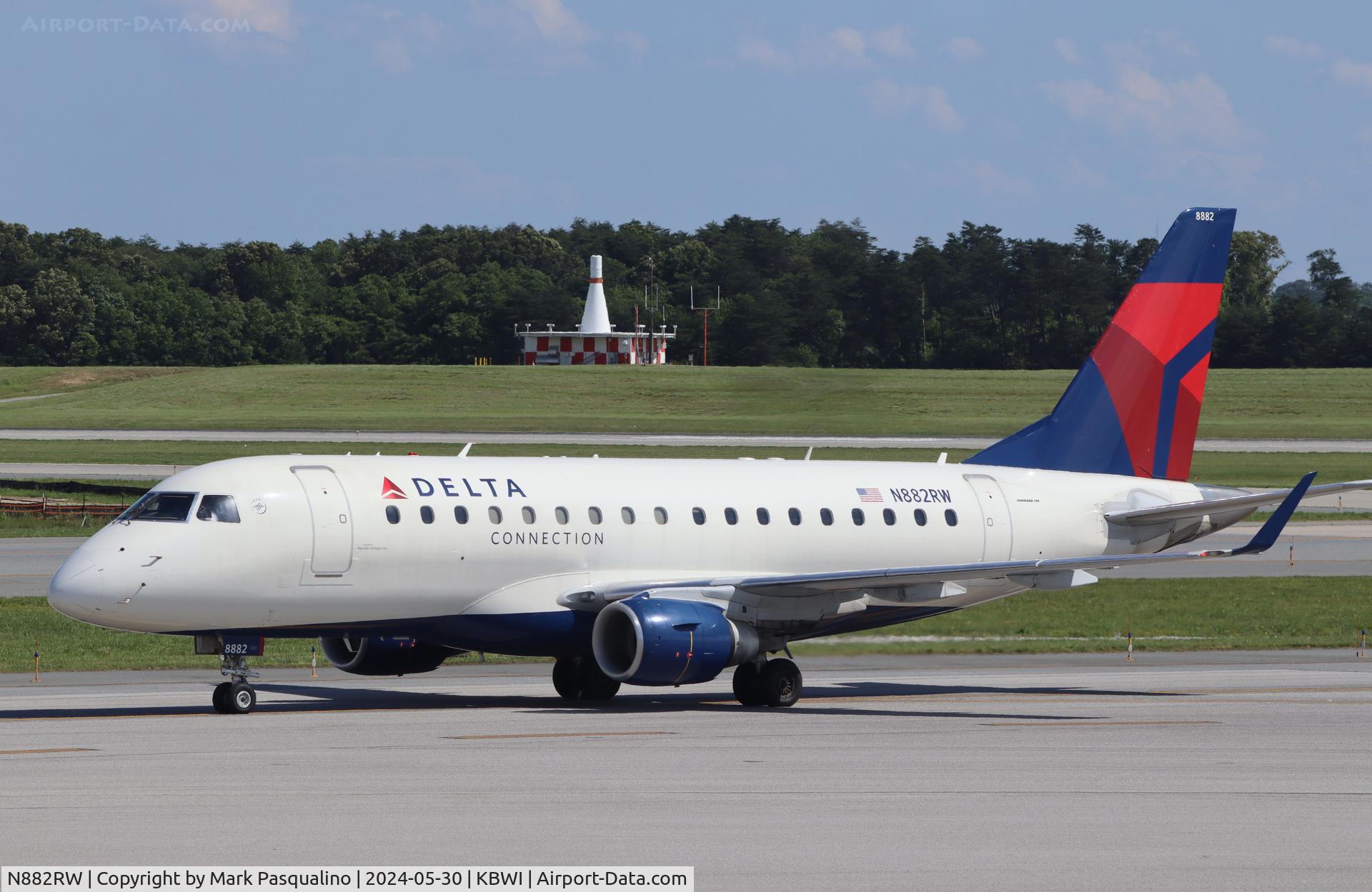 N882RW, 2008 Embraer ERJ-170LR C/N 17000255, ERJ-170-100LR