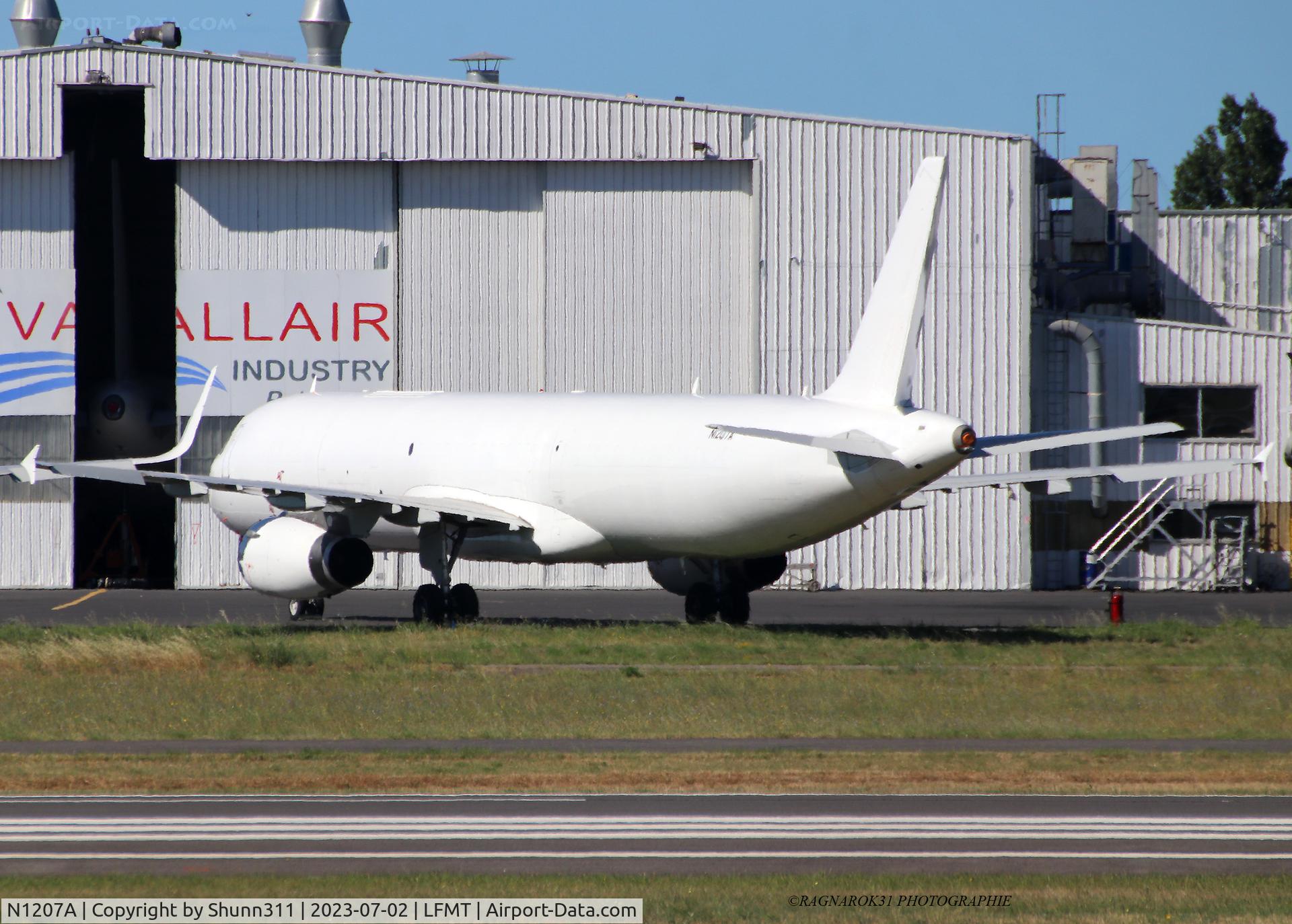 N1207A, 2000 Airbus A321-231 C/N 1207, Stored @MPL in all white c/s without titles... For SmartLynx Malta as 9H-CGN