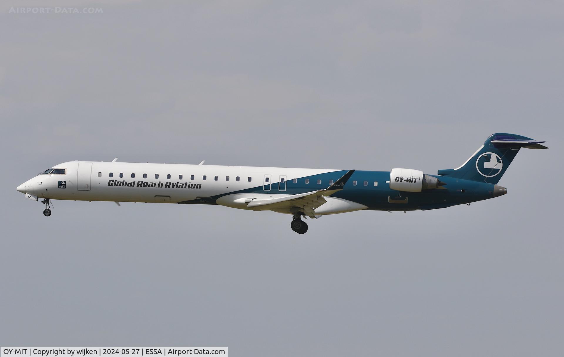 OY-MIT, 2006 Bombardier CRJ-900LR (CL-600-2D24) C/N 15078, Rwy 19L