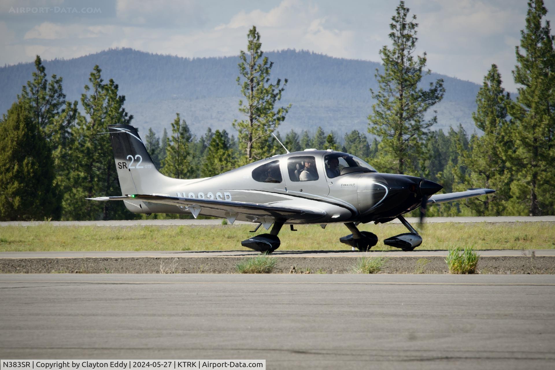 N383SR, 2006 Cirrus SR22 C/N 2164, Truckee Tahoe airport in 2024.