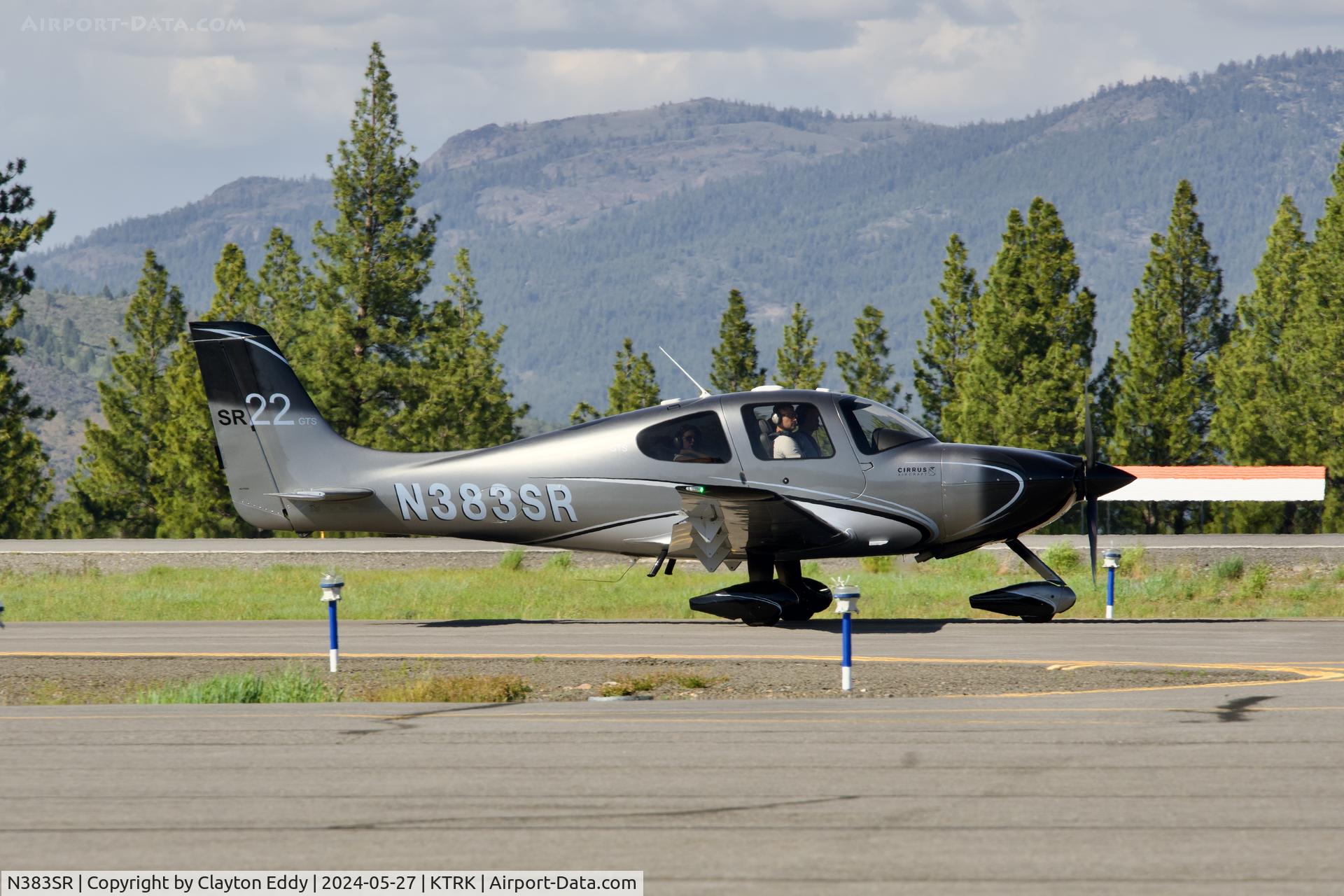 N383SR, 2006 Cirrus SR22 C/N 2164, Truckee Tahoe airport in 2024.