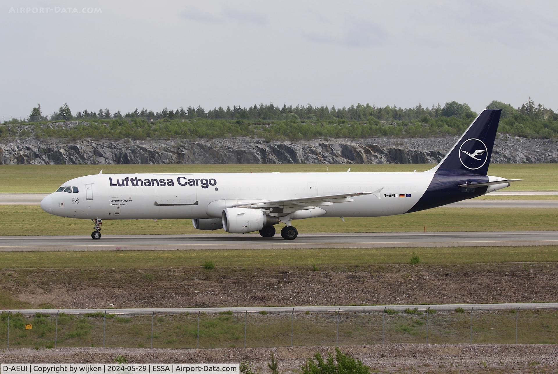 D-AEUI, 2012 Airbus A321-211 C/N 5126, Twy W