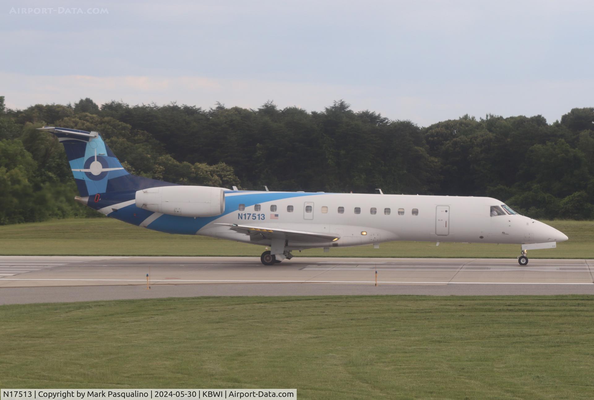 N17513, 2000 Embraer ERJ-135LR (EMB-135LR) C/N 145292, EMB-135LR