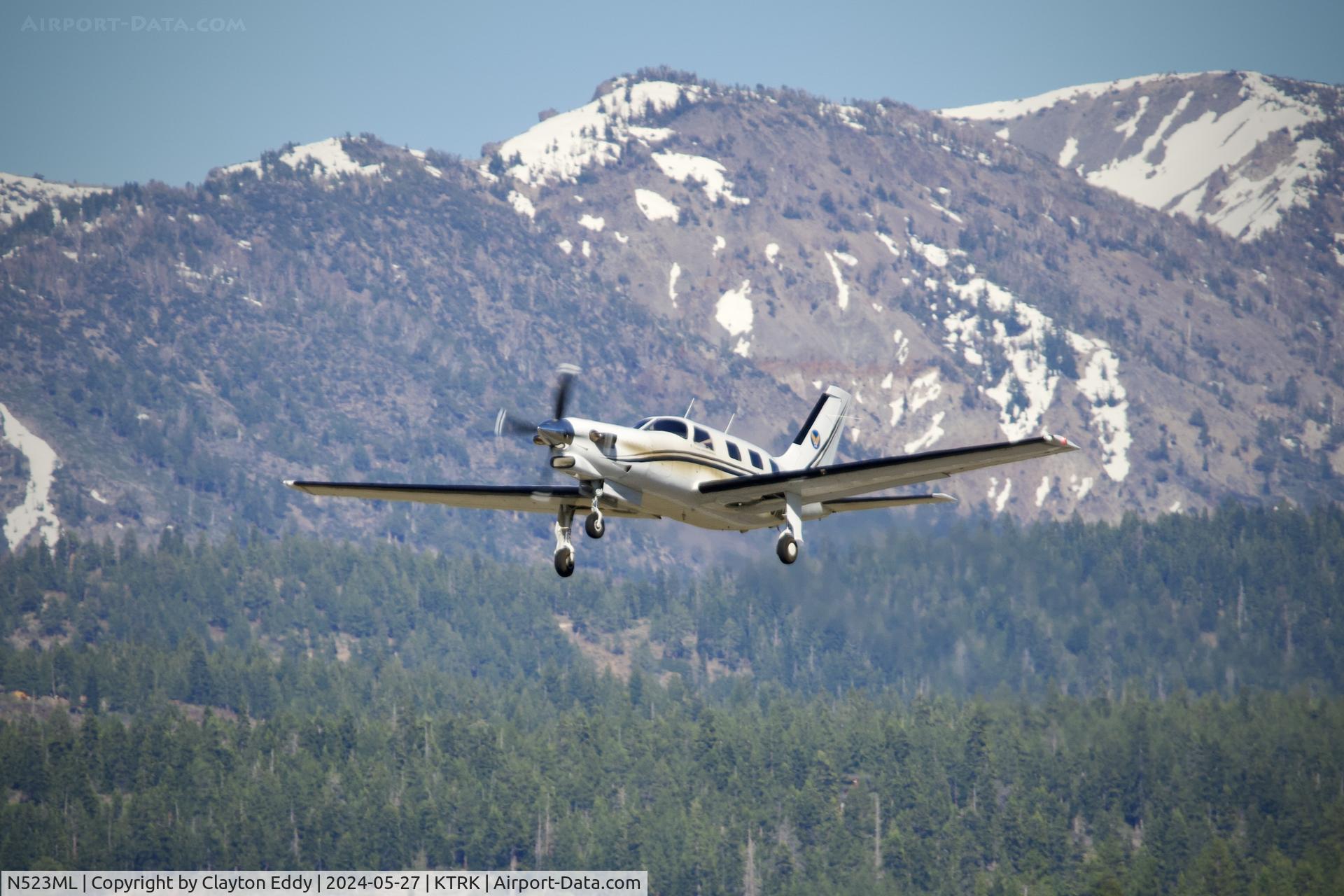 N523ML, 1989 Piper PA-46-350P Malibu Mirage C/N 4622087, Truckee Tahoe airport in California 2024.