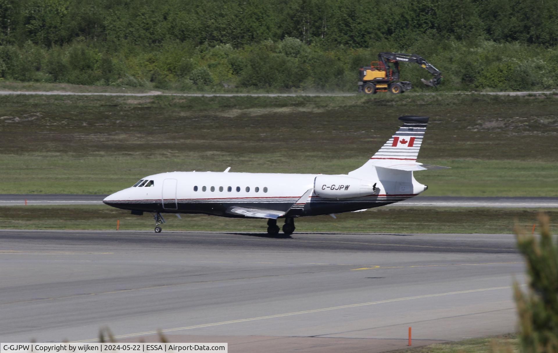 C-GJPW, 2014 Dassault Falcon 2000S C/N 721, Twy Y