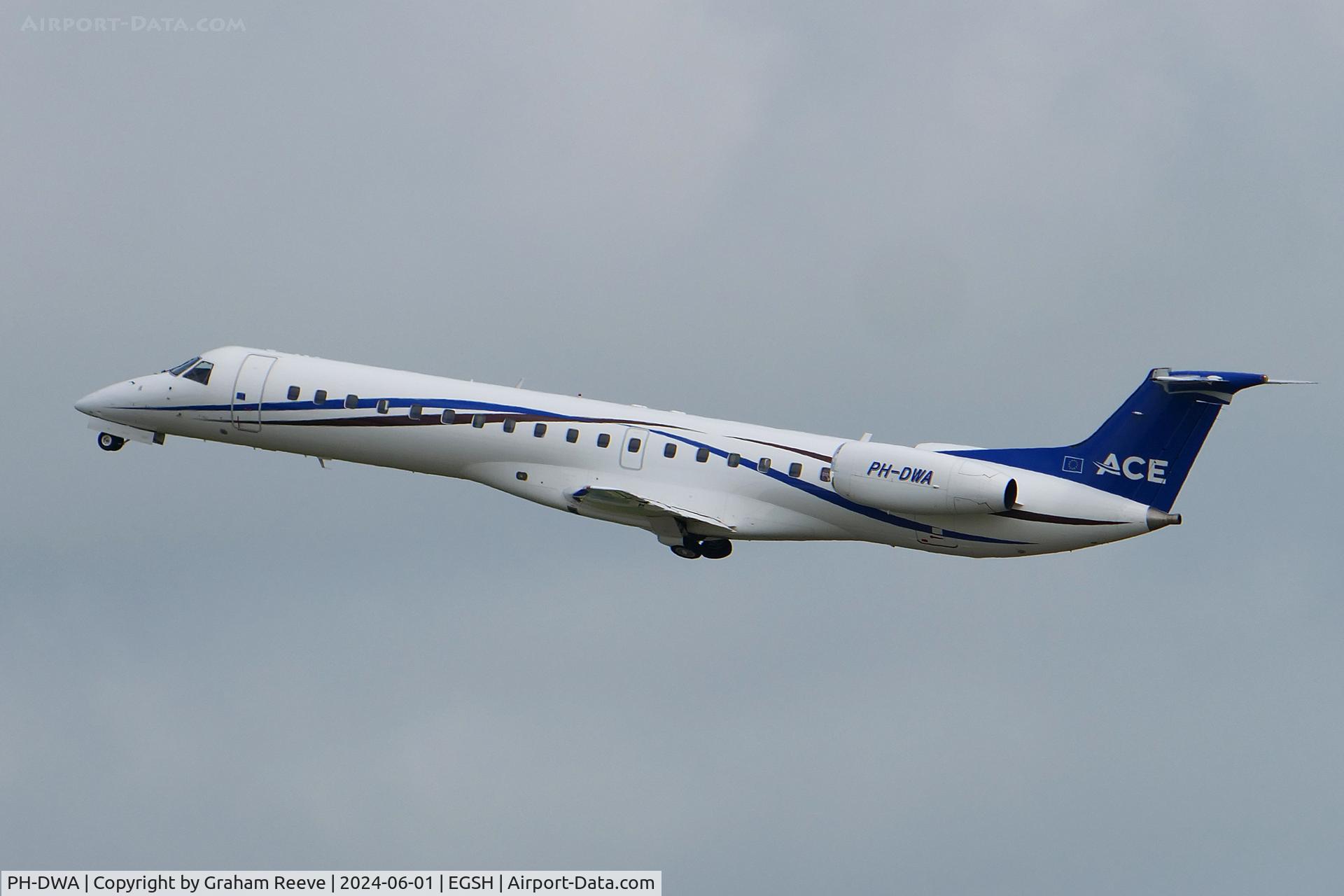 PH-DWA, 2007 Embraer ERJ-145LR (EMB-145LR) C/N 14501000, Departing from Norwich.