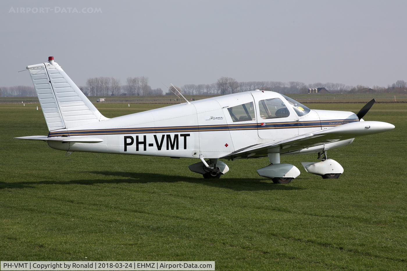 PH-VMT, 1968 Piper PA-28-140 Cherokee B C/N 28-25338, at ehmz