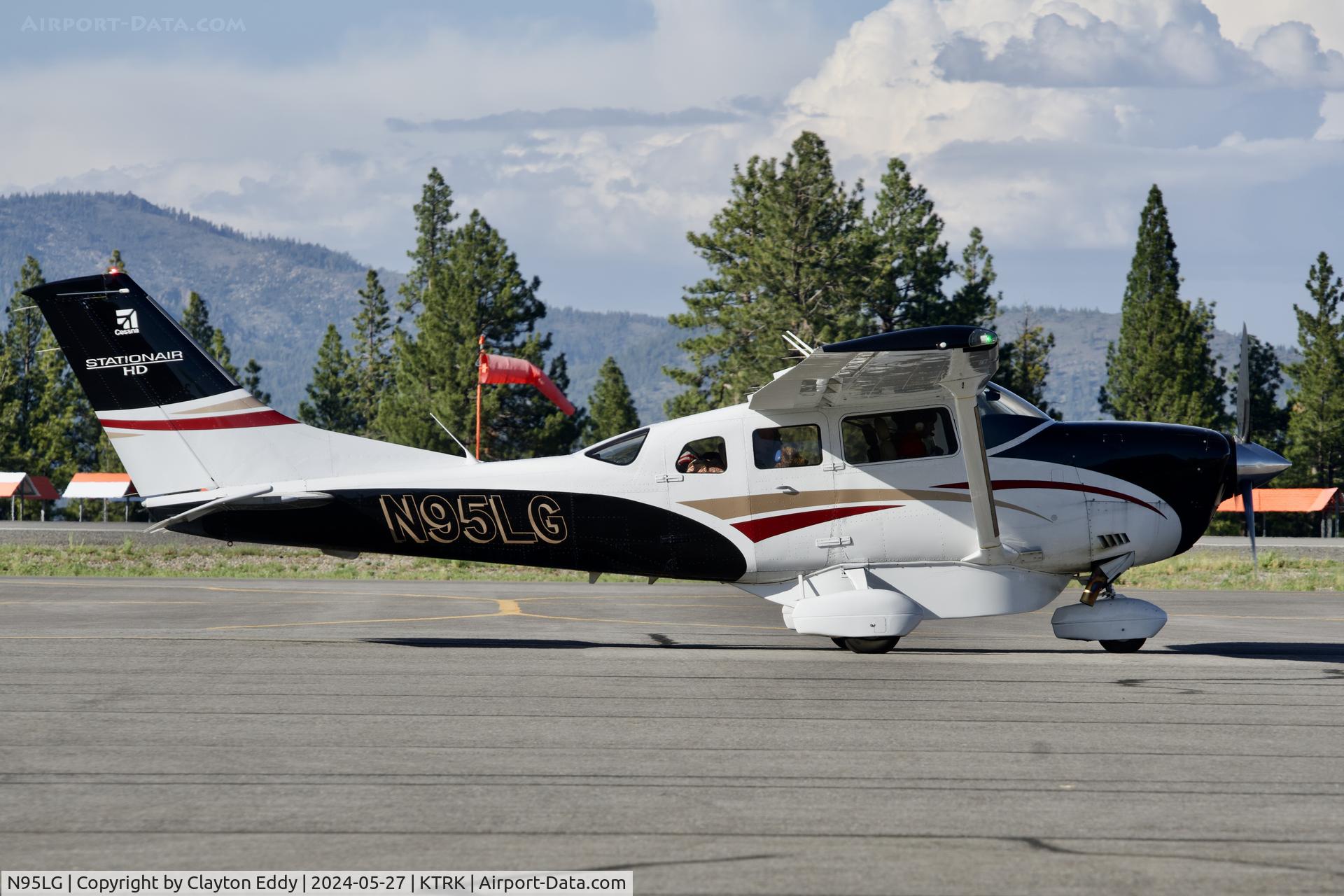 N95LG, 2019 Textron Aviation Inc. T206H Stationair C/N T20609575, Truckee Tahoe airport in California 2024.