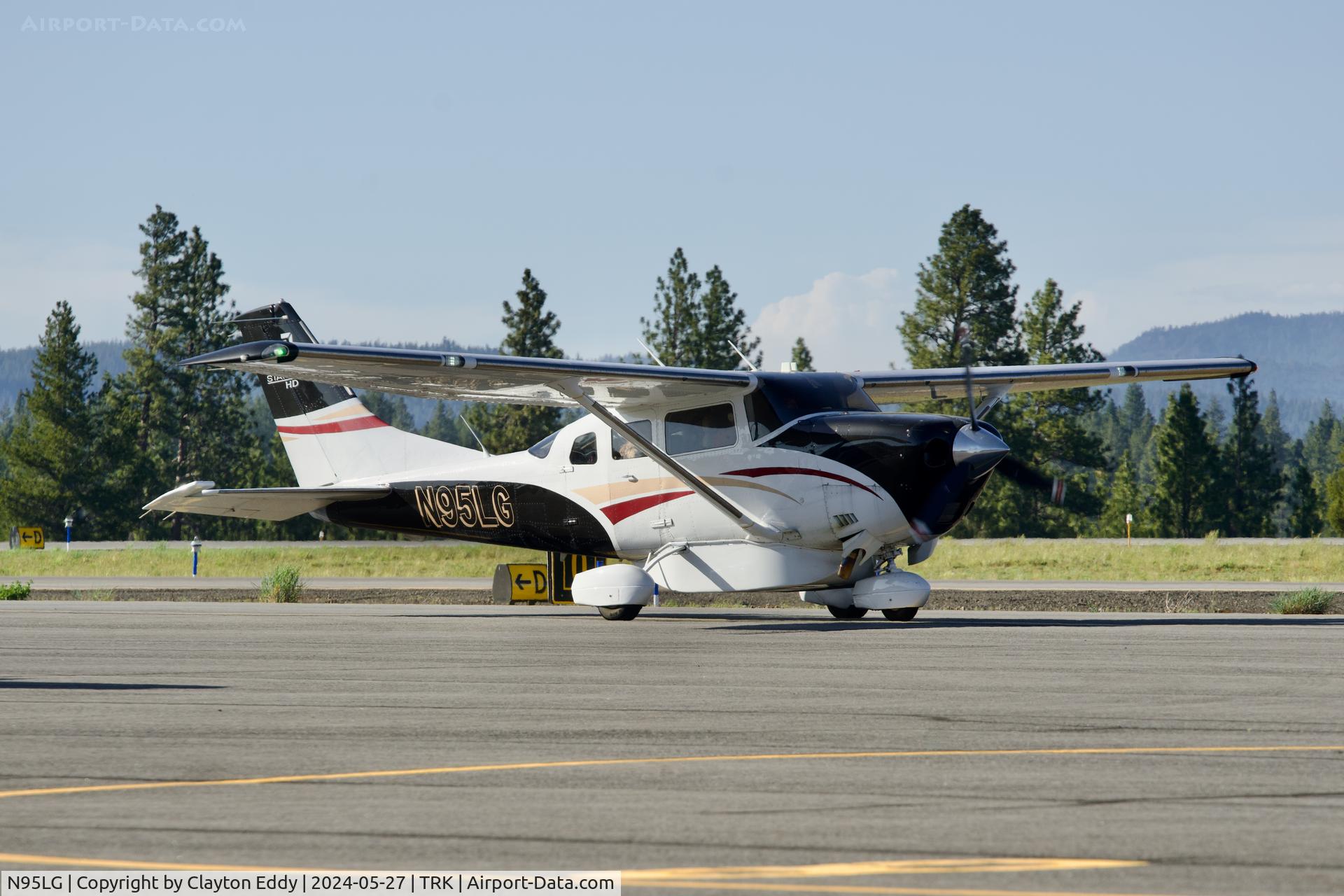 N95LG, 2019 Textron Aviation Inc. T206H Stationair C/N T20609575, Truckee Tahoe airport in California 2024.