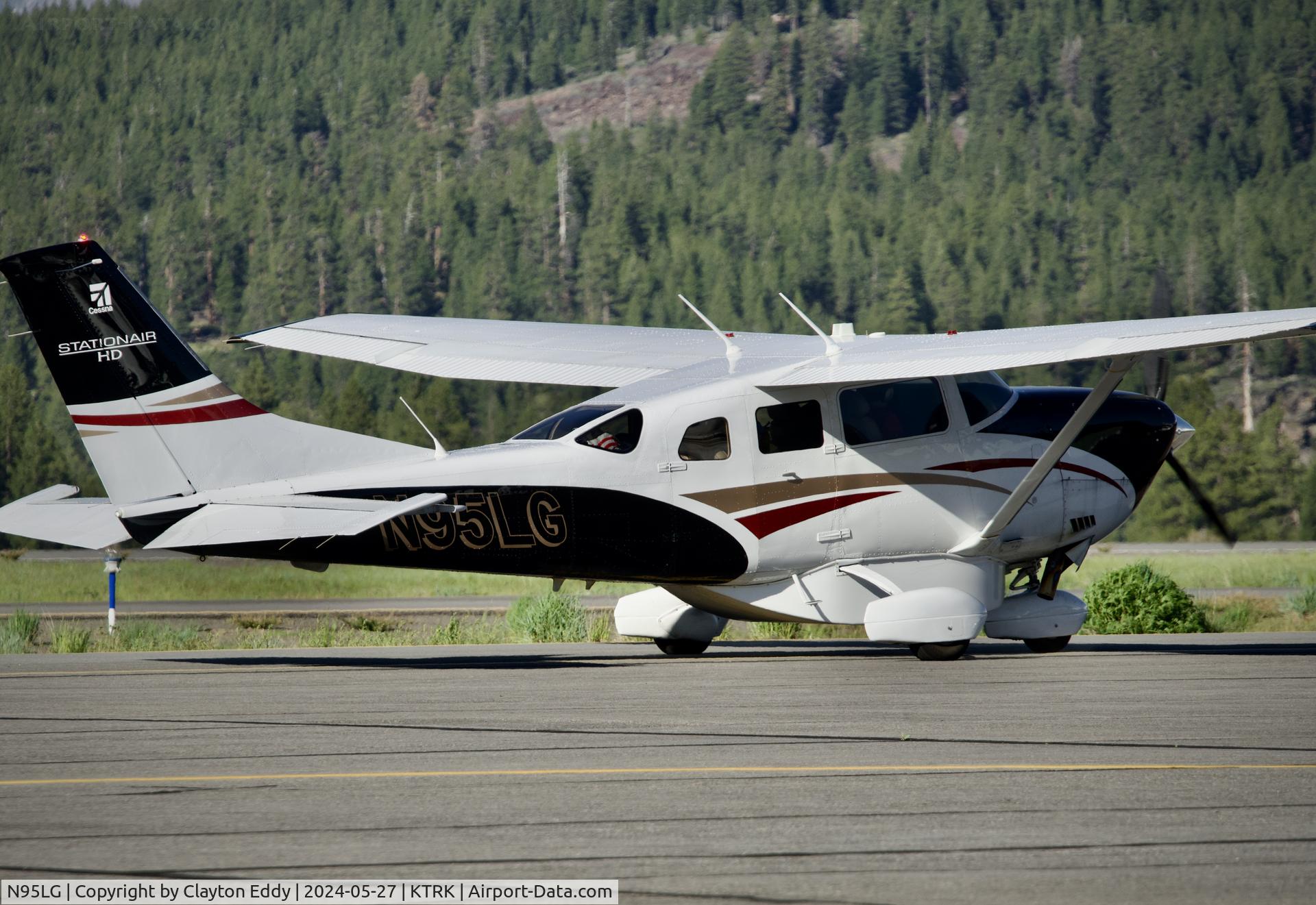 N95LG, 2019 Textron Aviation Inc. T206H Stationair C/N T20609575, Truckee Tahoe airport in California 2024.