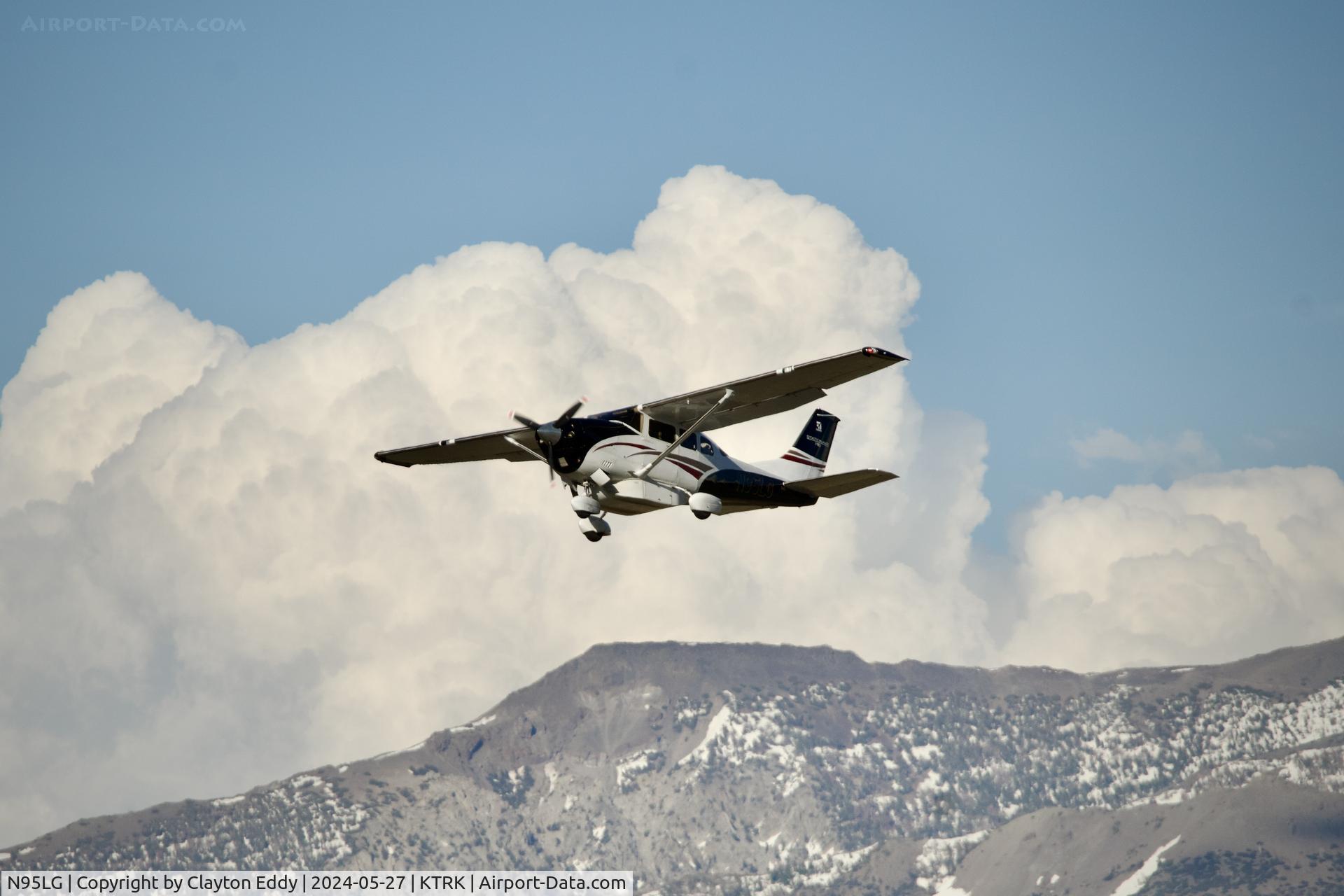 N95LG, 2019 Textron Aviation Inc. T206H Stationair C/N T20609575, Truckee Tahoe airport in California 2024.