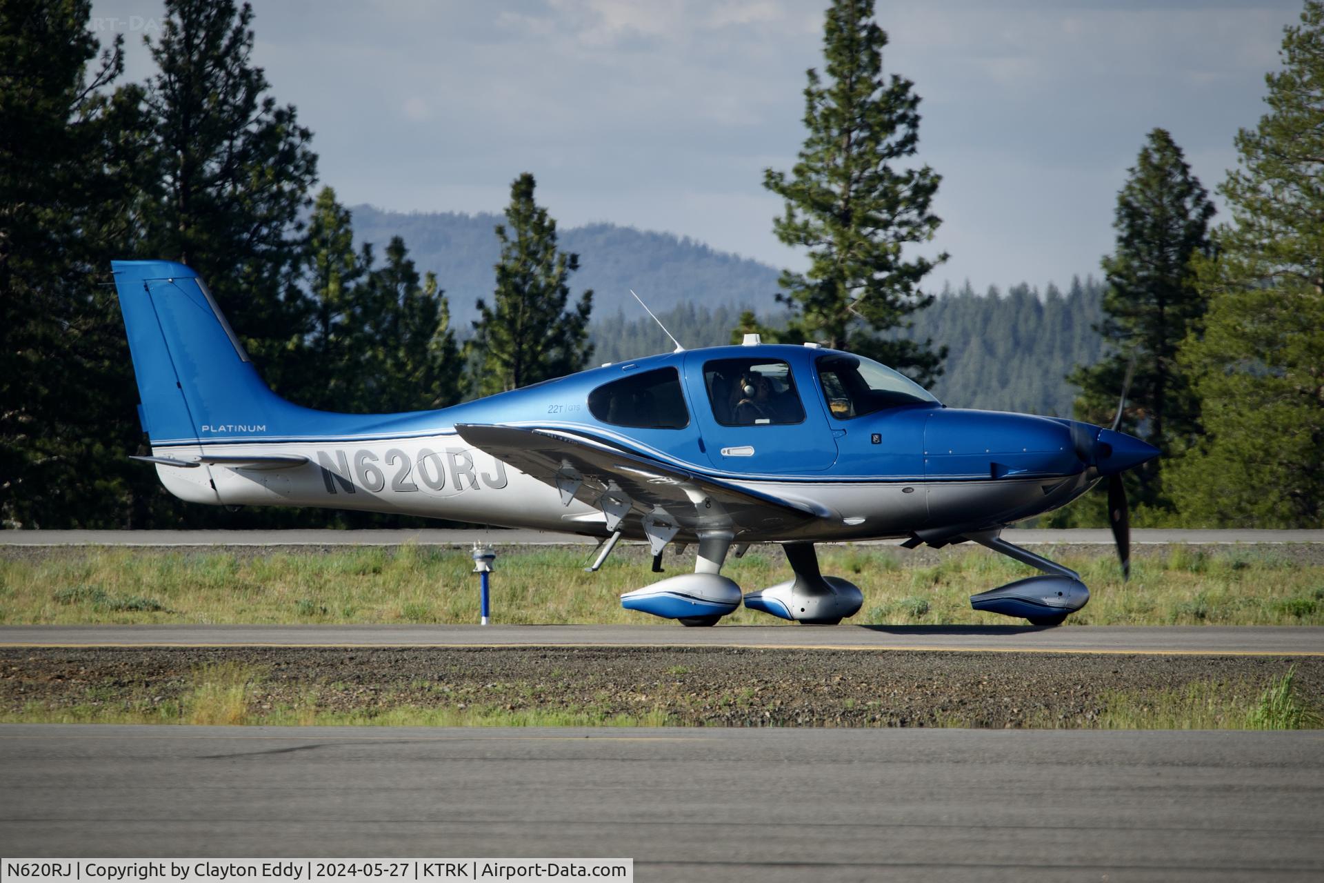 N620RJ, 2019 Cirrus Design Corp. SR22T C/N 2014, Truckee Tahoe airport in California 2024.