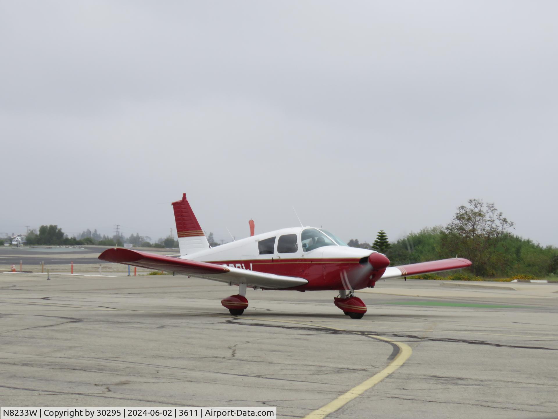 N8233W, 1965 Piper PA-28-180 C/N 28-2372, Going to hanger