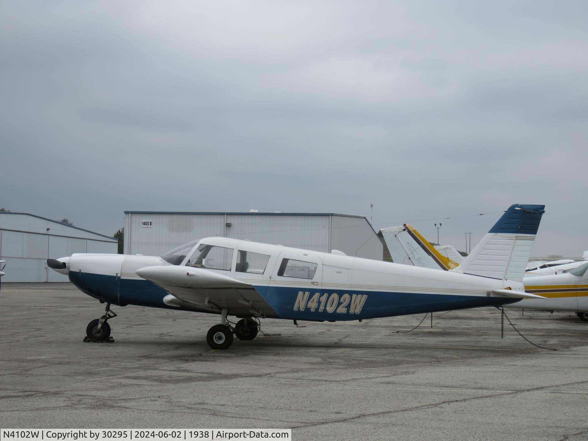 N4102W, 1967 Piper PA-32-300 Cherokee Six C/N 32-40165, Parked
