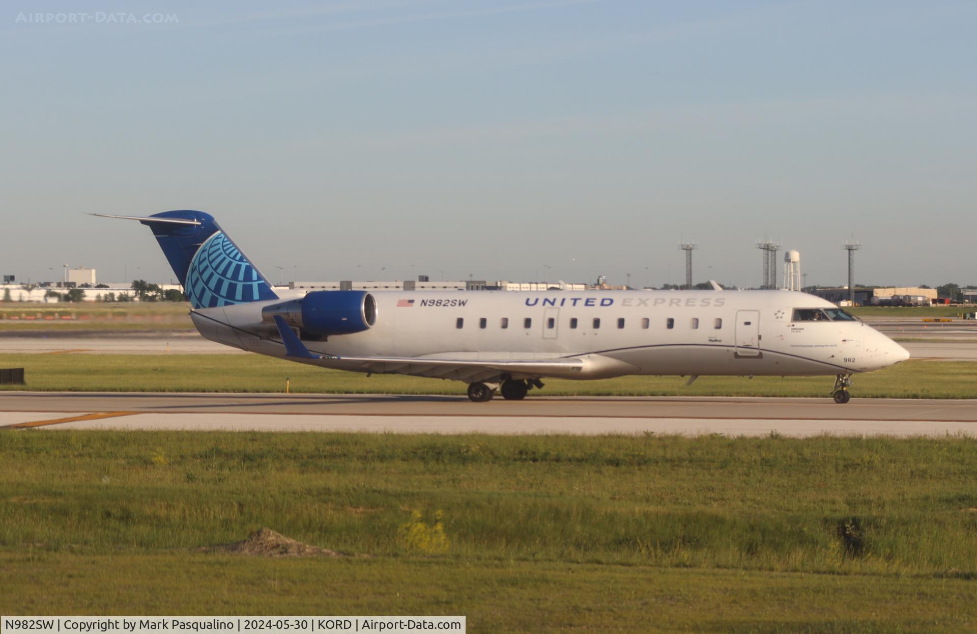 N982SW, 2004 Bombardier CRJ-200 (CL-600-2B19) C/N 7956, CL-600-2B19
