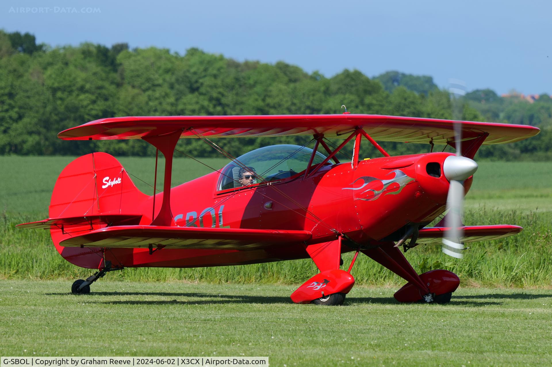 G-SBOL, 2009 Steen Skybolt C/N PFA 064-14453, Just landed at Northrepps.
