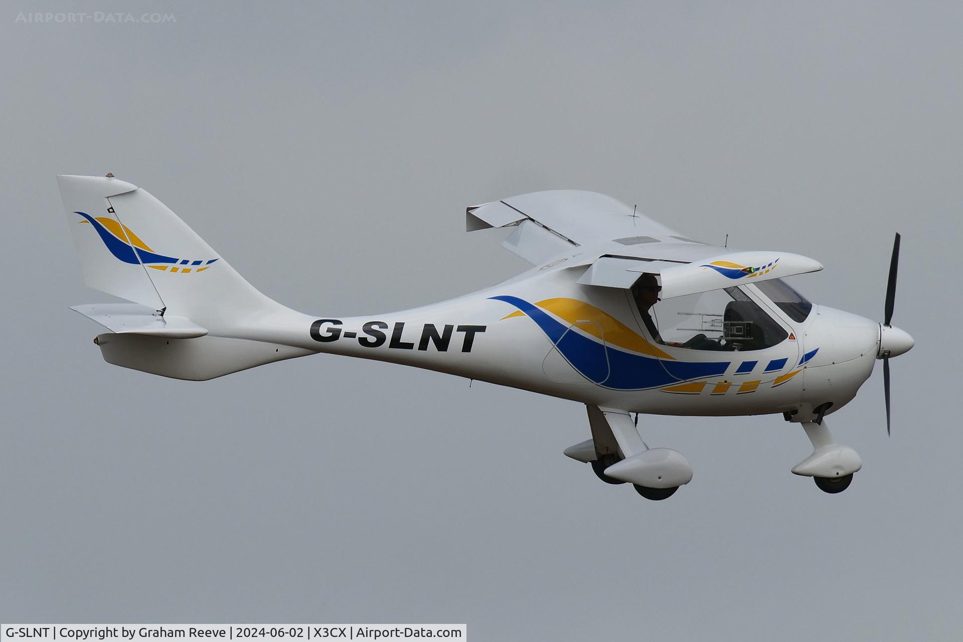 G-SLNT, 2007 Flight Design CTSW C/N 8254, Landing at Northrepps.