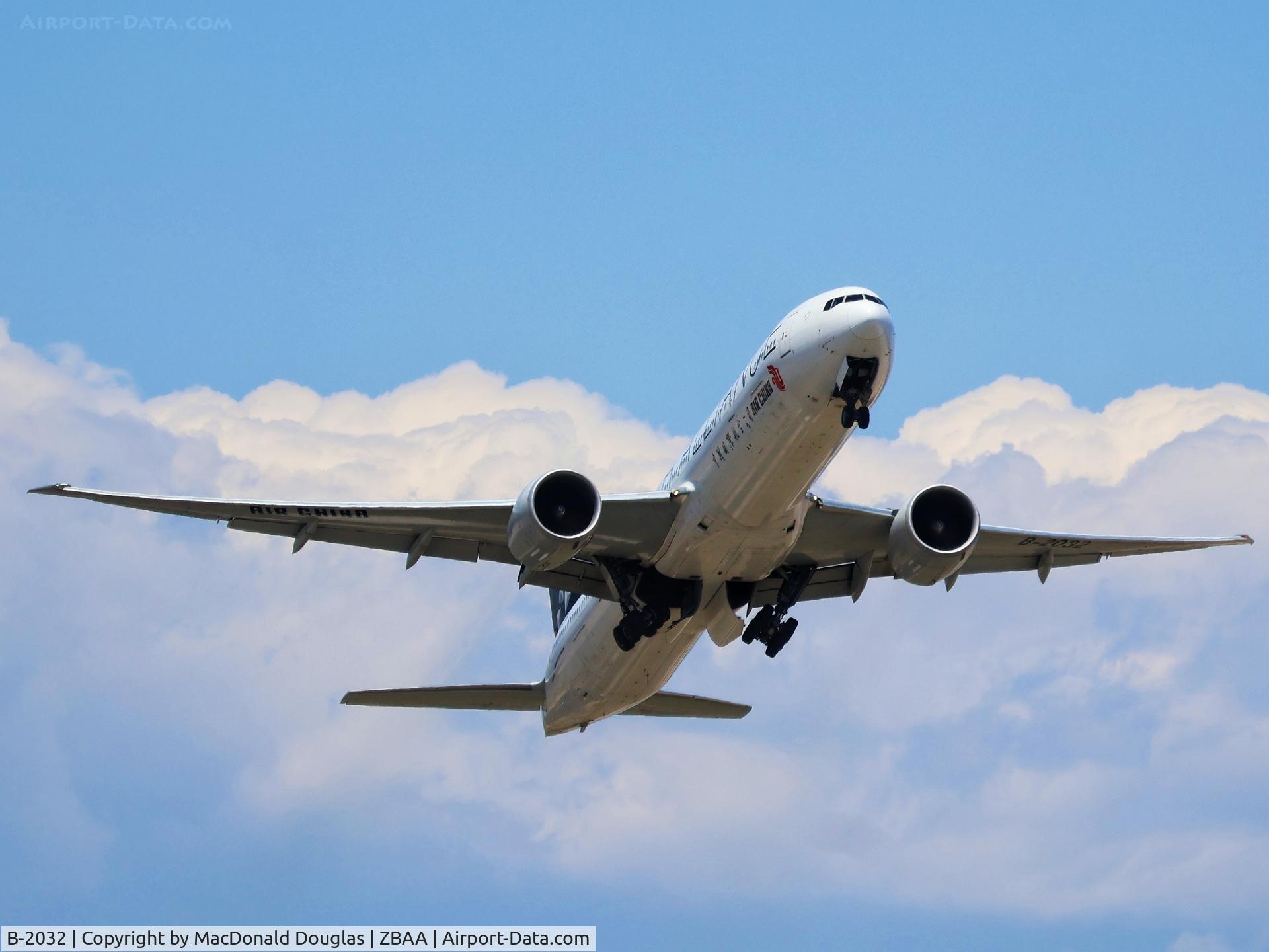 B-2032, 2012 Boeing 777-39L/ER C/N 38671, PEK/ZBAA
