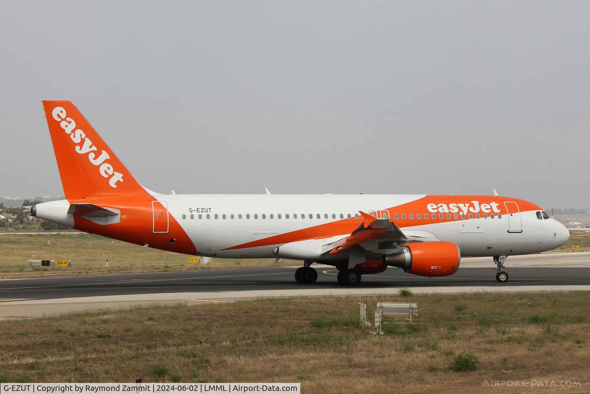 G-EZUT, 2012 Airbus A320-214 C/N 5113, A320 G-EZUT Easyjet