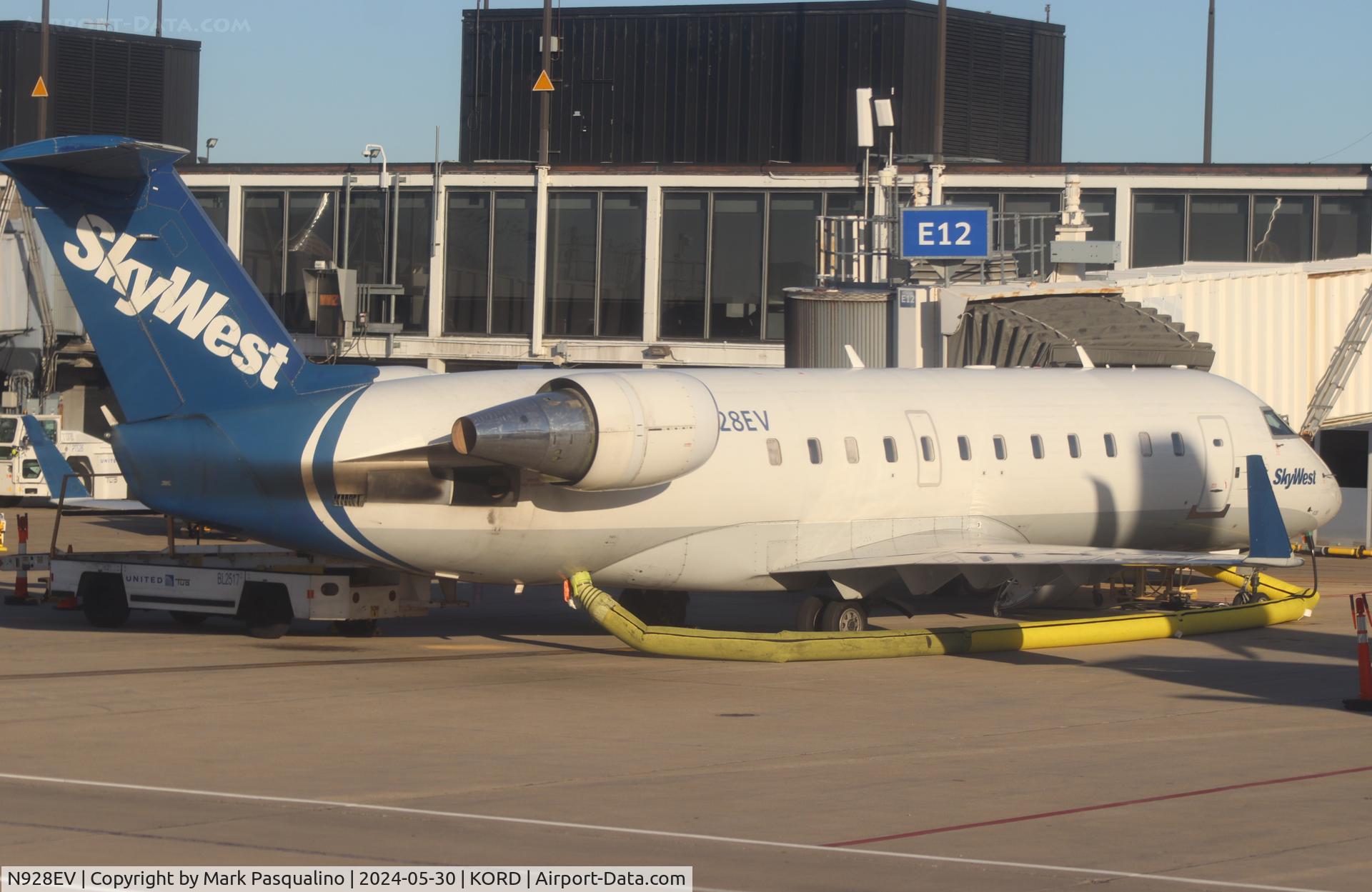 N928EV, 2004 Bombardier CRJ-200LR (CL-600-2B19) C/N 8006, CL-600-2B19