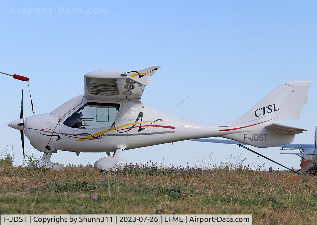 F-JDST, Flight Design CTLS C/N 218, Parked in the grass...