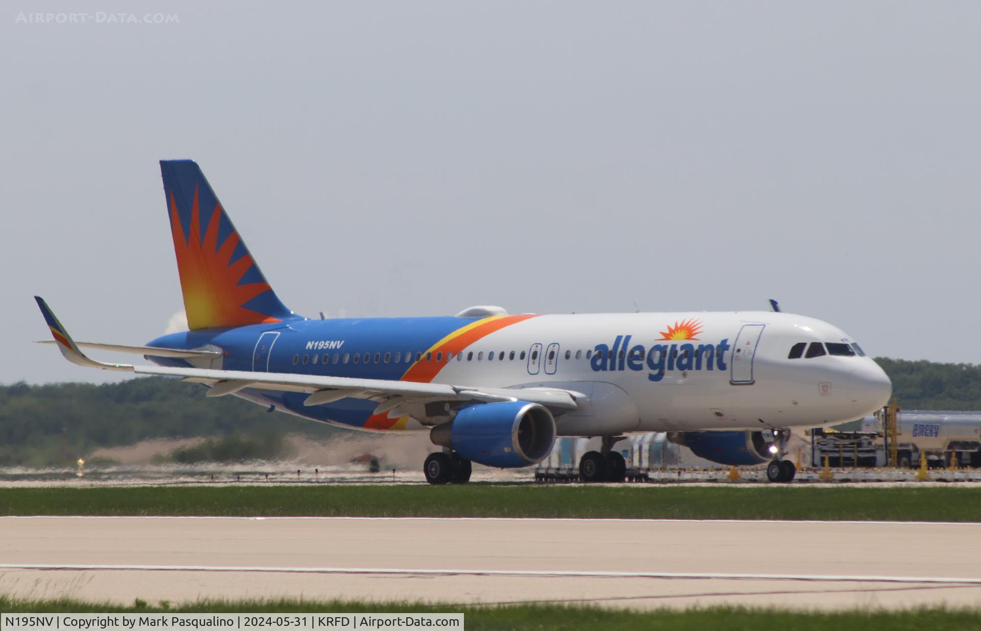 N195NV, 2016 Airbus A320-214 C/N 6939, Airbus A320-214