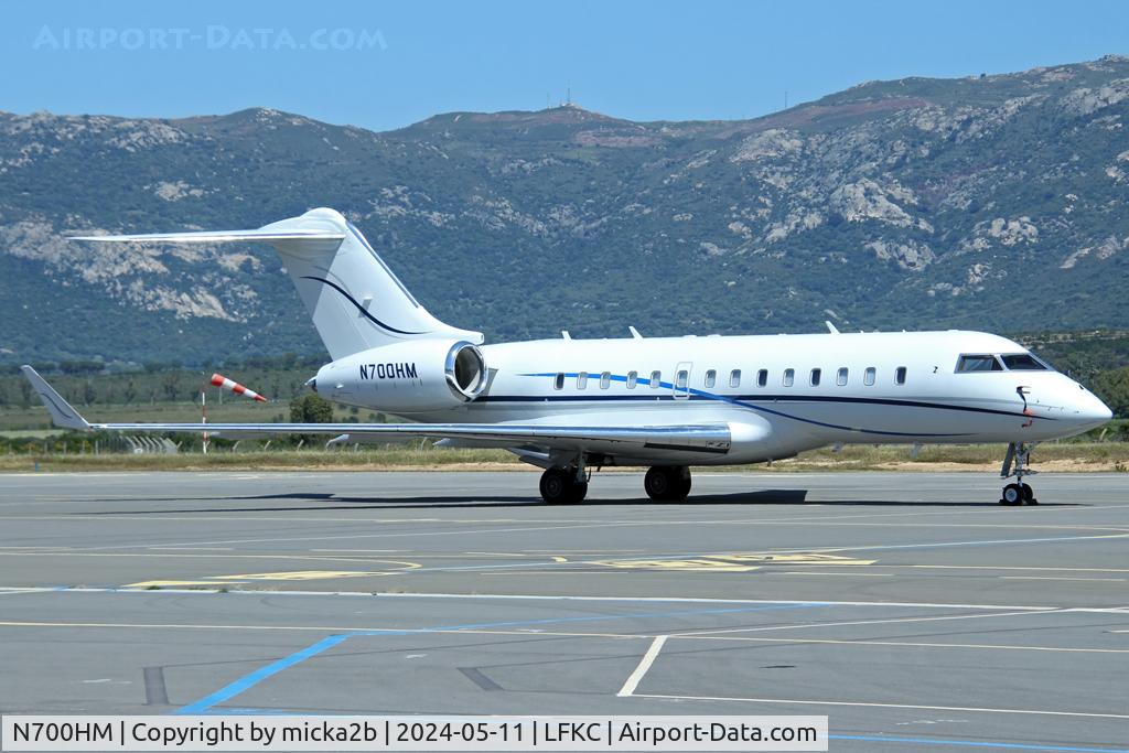 N700HM, 2009 Bombardier BD-700-1A11 Global 5000 C/N 9330, Parked