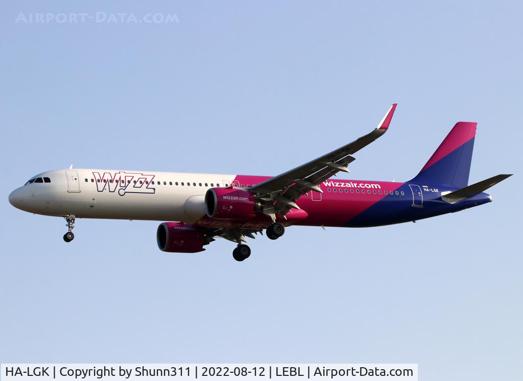 HA-LGK, 2022 Airbus A321-271NX C/N 10894, Landing rwy 24R