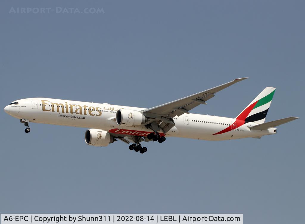 A6-EPC, Boeing 777-31H(ER) C/N 42322, Landing rwy 24R