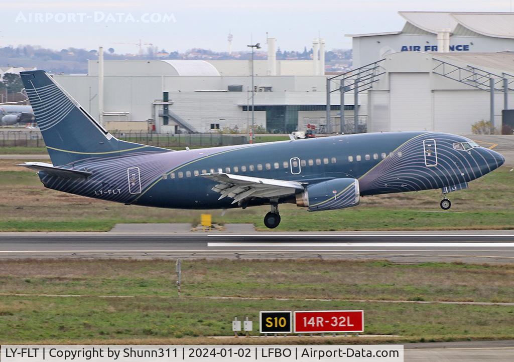 LY-FLT, 1992 Boeing 737-522 C/N 26683, Landing rwy 14R