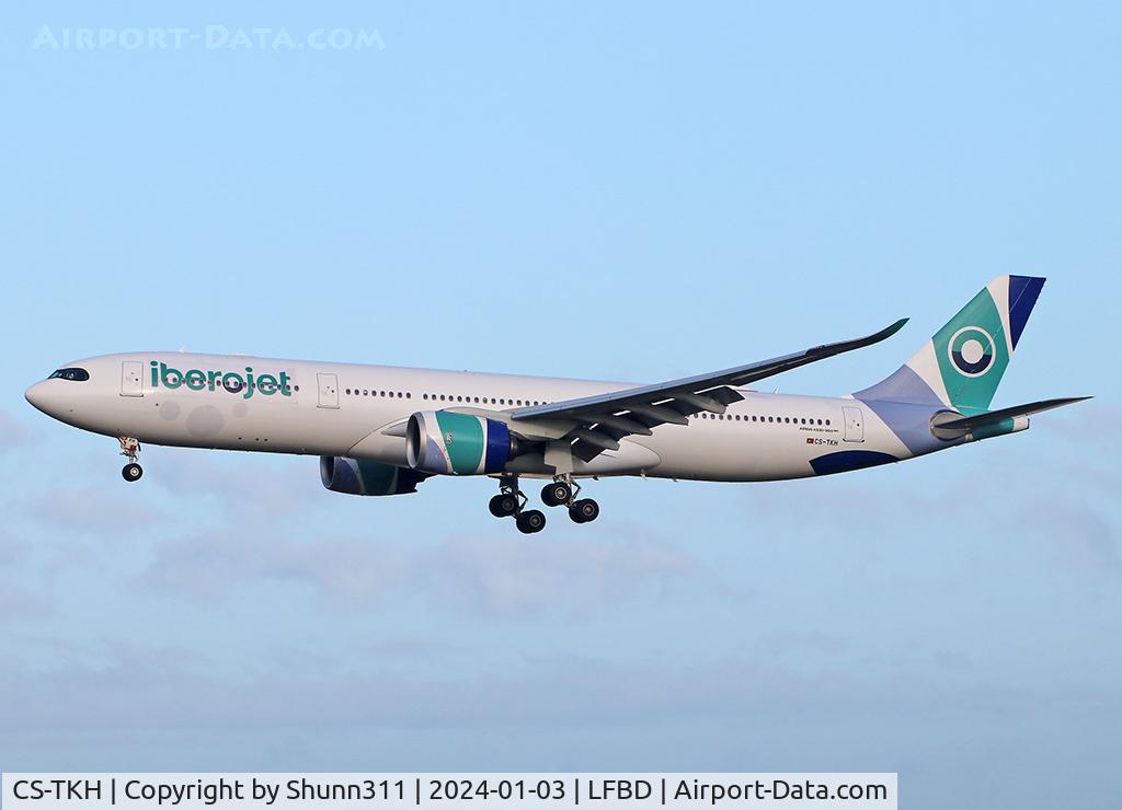 CS-TKH, 2020 Airbus A330-941 C/N 1963, Landing rwy 23