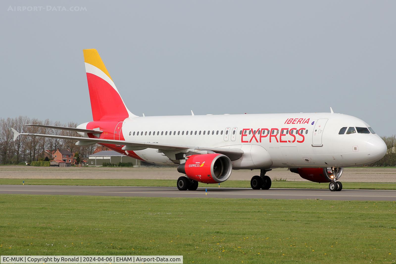 EC-MUK, 2007 Airbus A320-214 C/N 3293, at eham