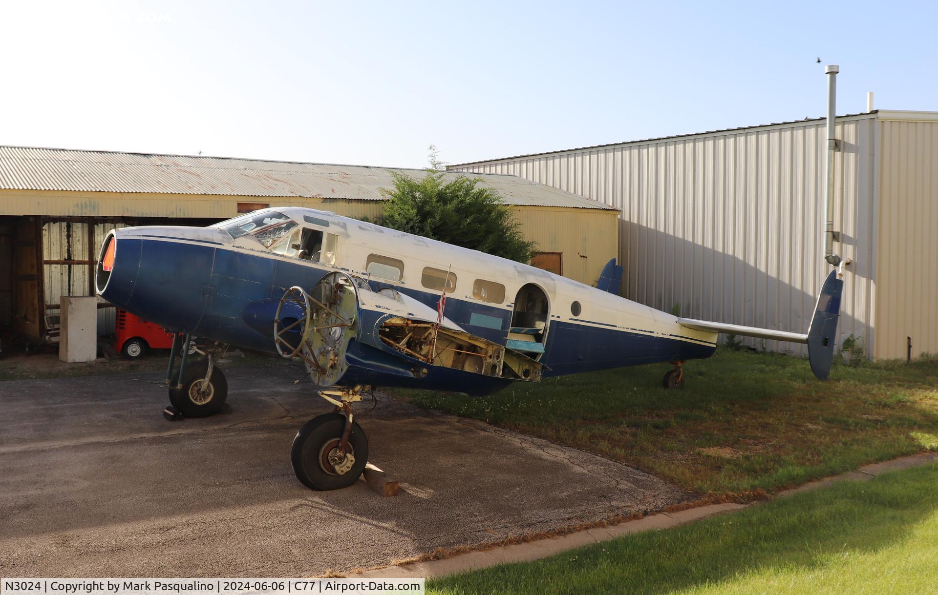 N3024, Beech UC-45J Expeditor C/N 67234, Beech UC-45J