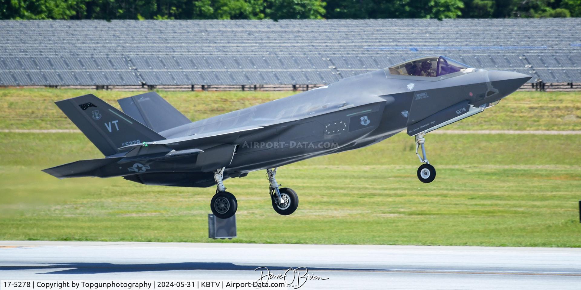17-5278, 2016 Lockheed Martin F-35A Lightning II C/N AF-220, DEMO22 lifting off for Drill Weekend