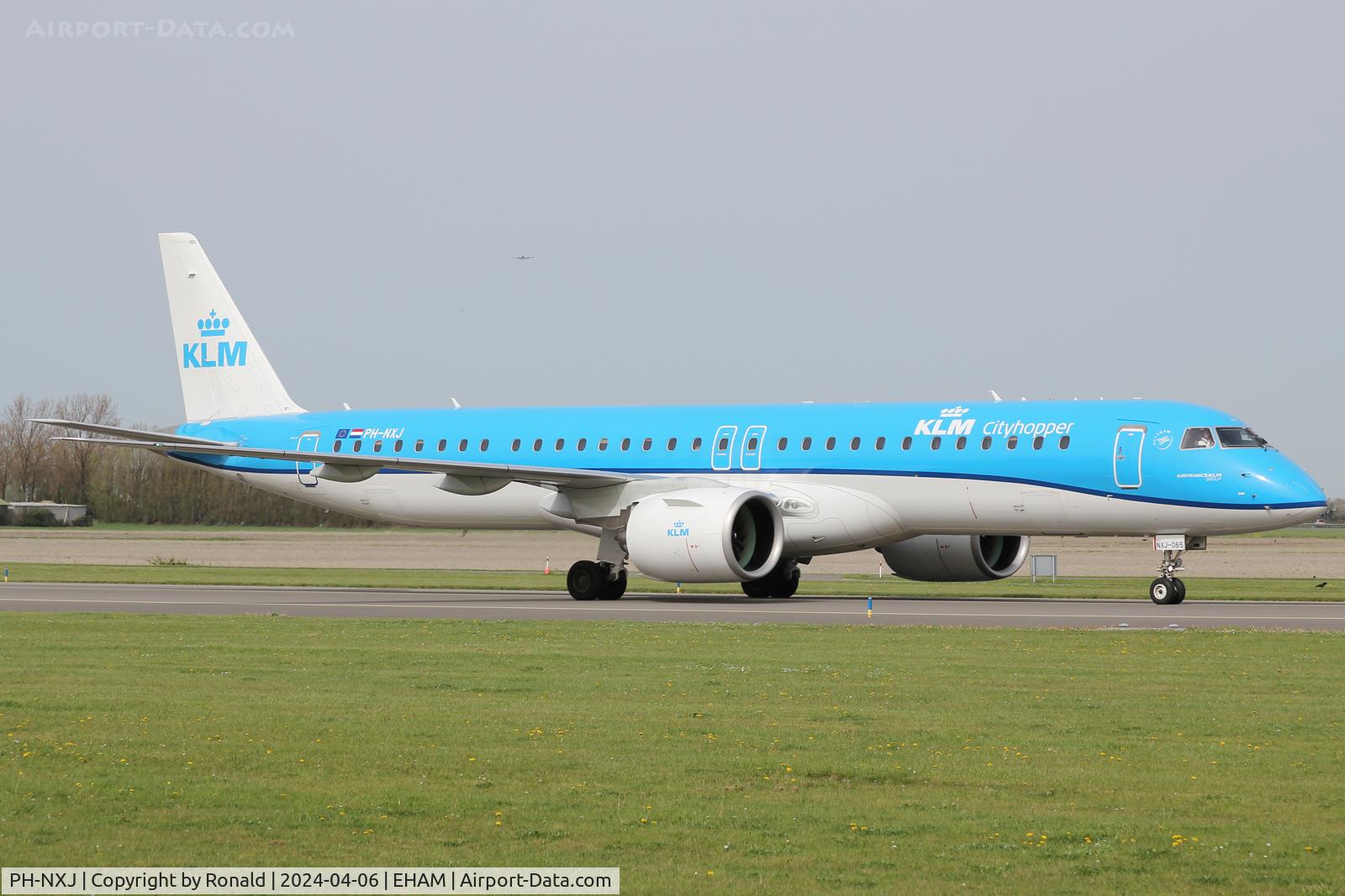 PH-NXJ, 2022 Embraer E195-E2 (ERJ 190-400STD) C/N 20065, at eham