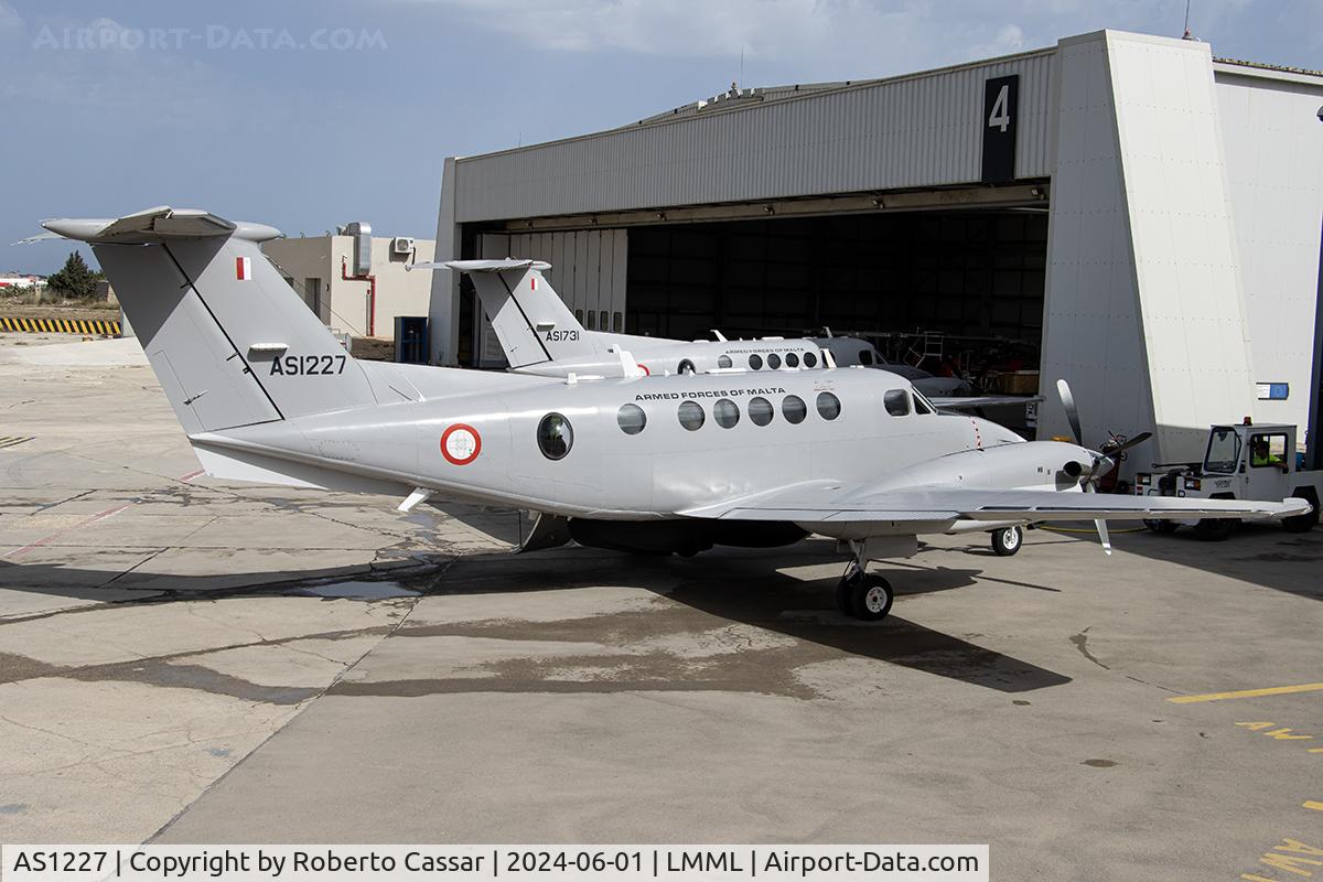 AS1227, 2010 Hawker Beechcraft B200 King Air C/N BB-2018, Park 7
