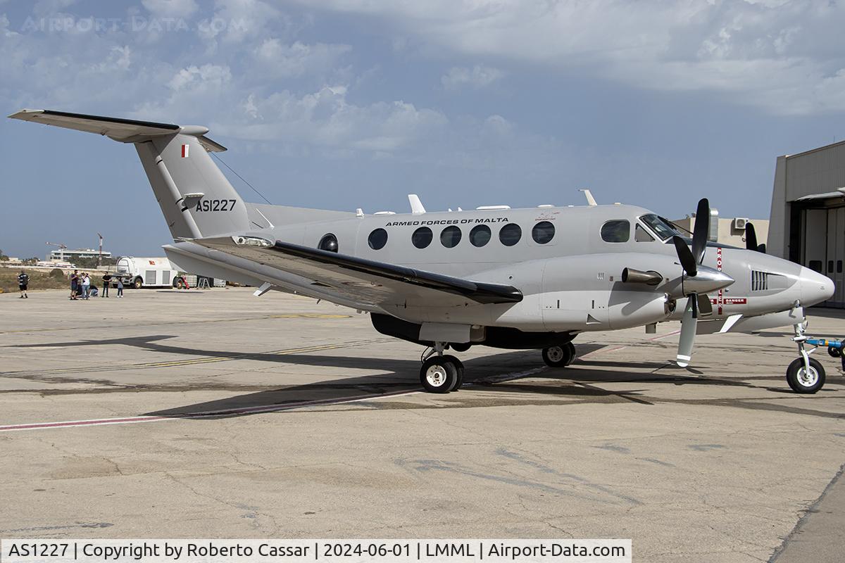AS1227, 2010 Hawker Beechcraft B200 King Air C/N BB-2018, Park 7