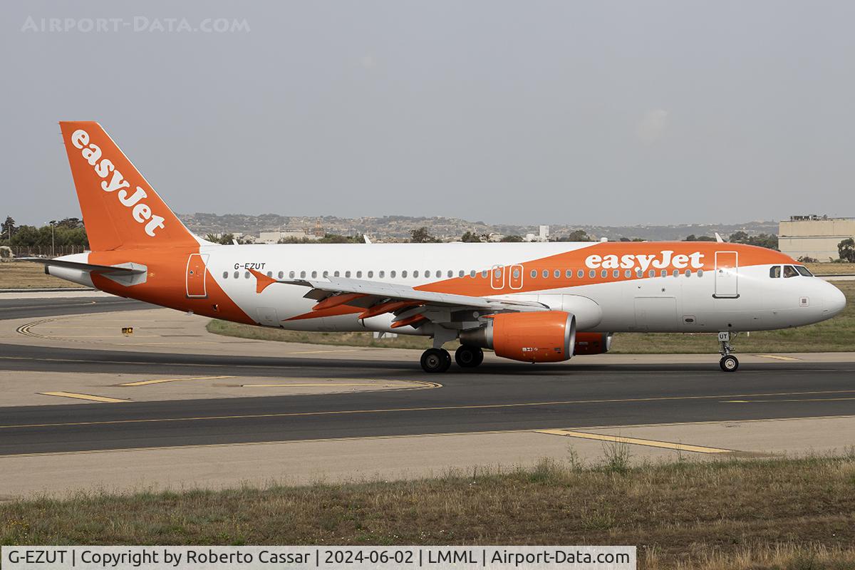 G-EZUT, 2012 Airbus A320-214 C/N 5113, Park 9