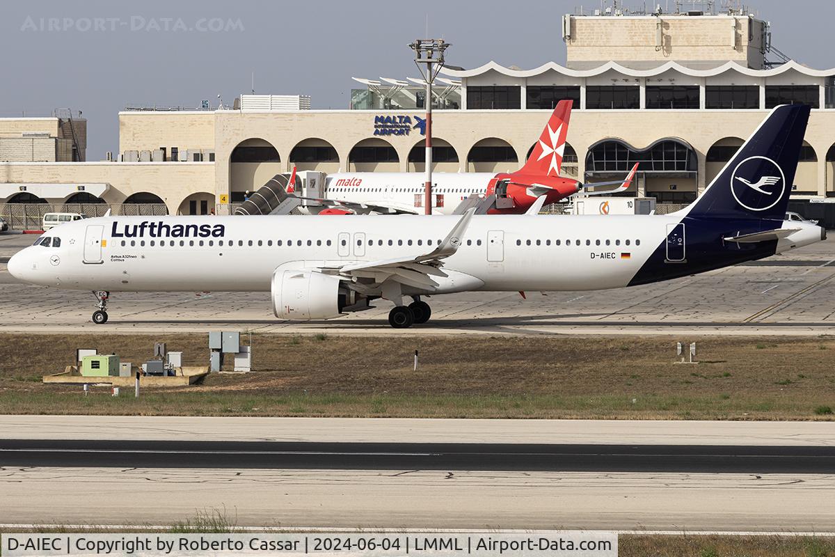 D-AIEC, 2019 Airbus A321-271NX C/N 8814, Park 9